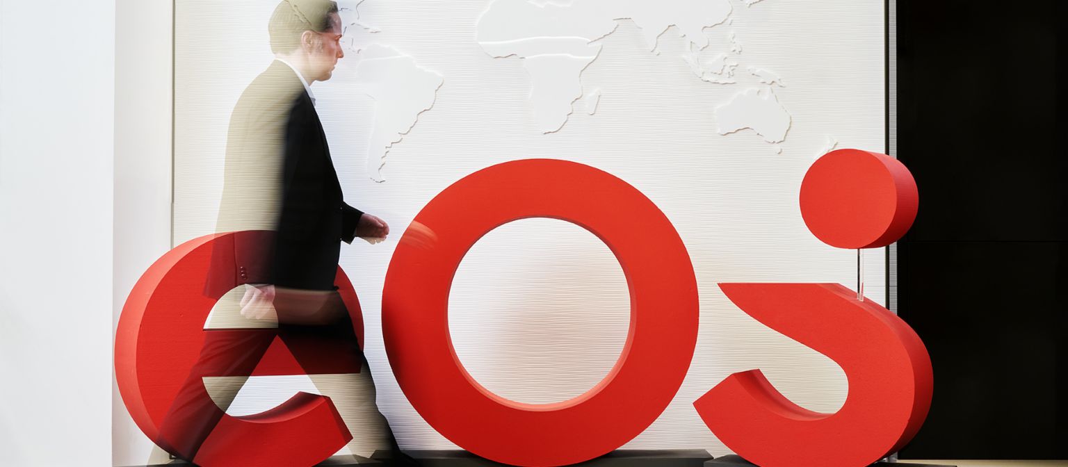 To je novi brend kompanije EOS: Novi logo je ukrasio hol sedišta EOS-a.
