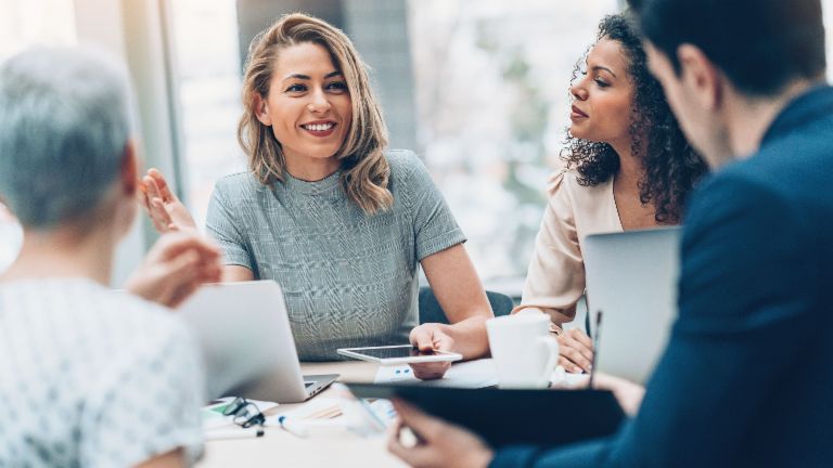 Robotic process automation: Colleagues in a meeting.