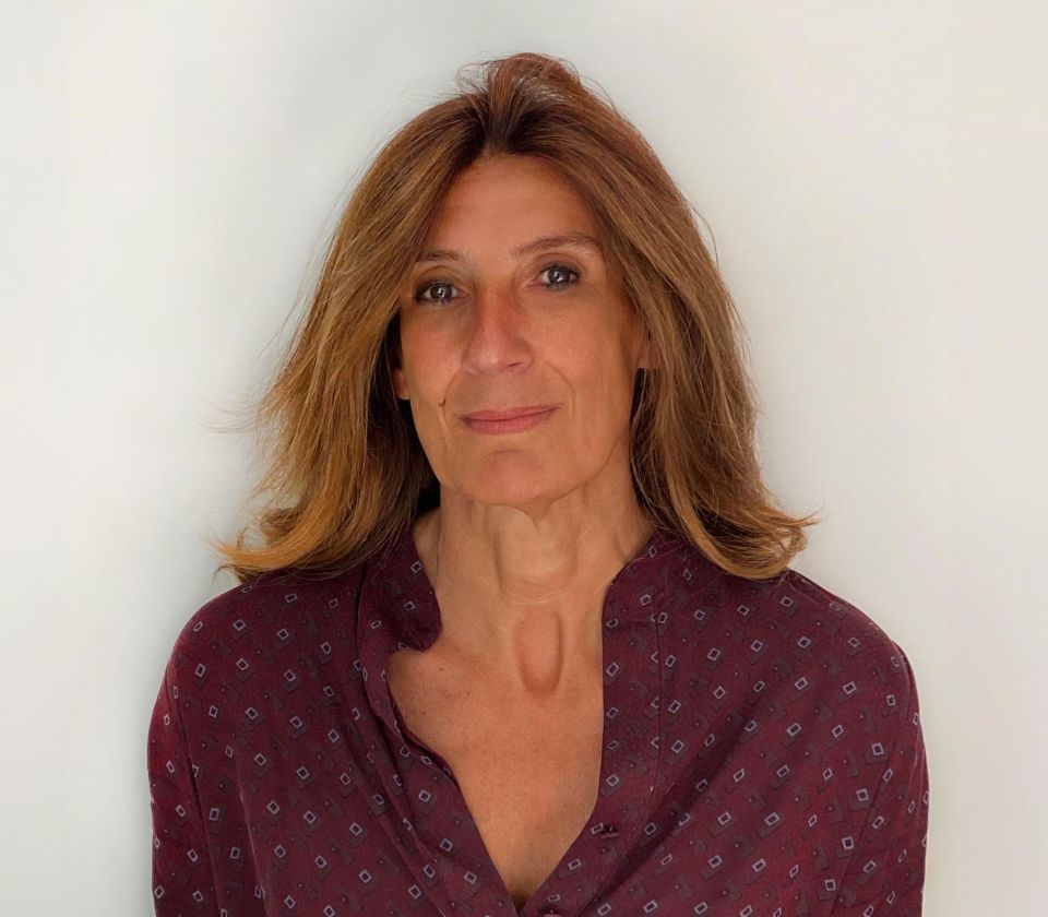 Natali Lamer (Nathalie Lameyre), glavni direktor EOS-a u Francuskoj Portret Natali Lamer, u stojećem položaju, u dobro osvetljenoj prostoriji